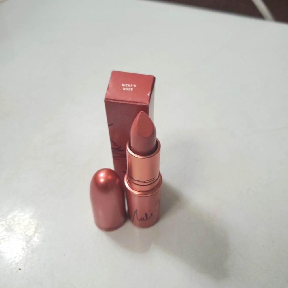 MAC NICKI'S NUDE LIPSTICK